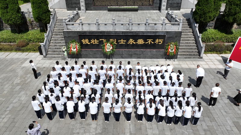 默哀航拍图.jpg