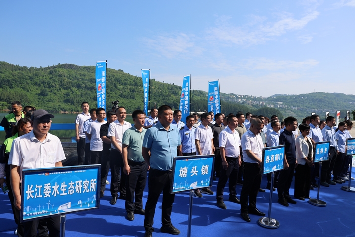 思林发电厂库区放流现场。